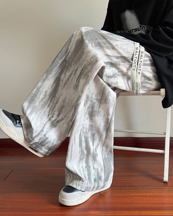Loose, Slimming Straight-leg Athletic Pants