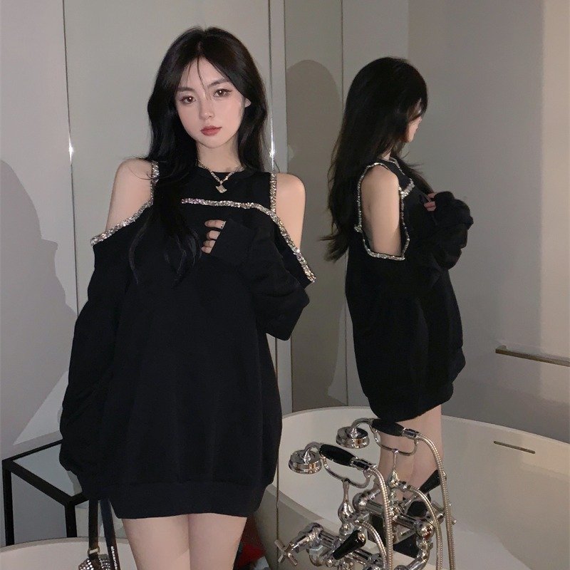 Chain-Detail Cutout Black Top