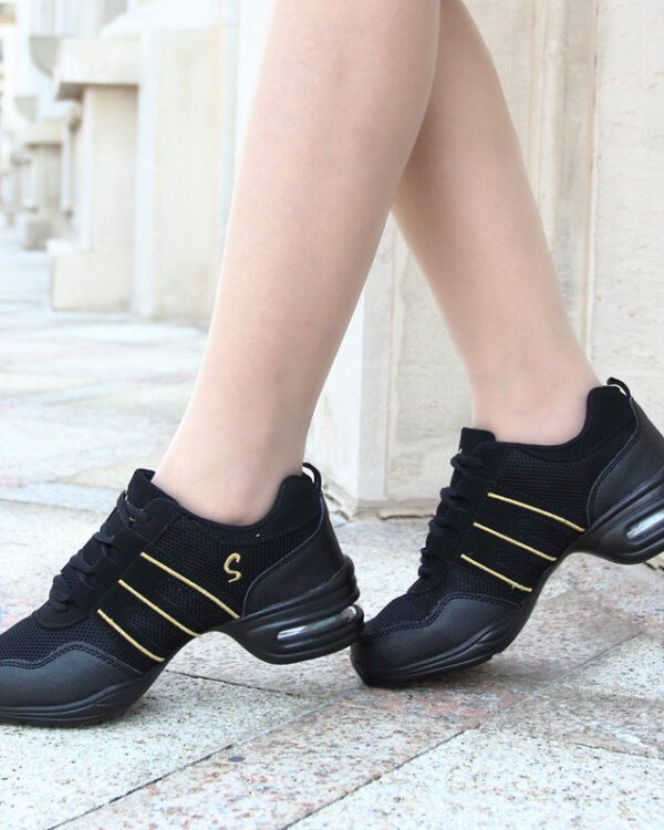 Alternative view of French-Style Vintage Low-Cut Round Toe Flats