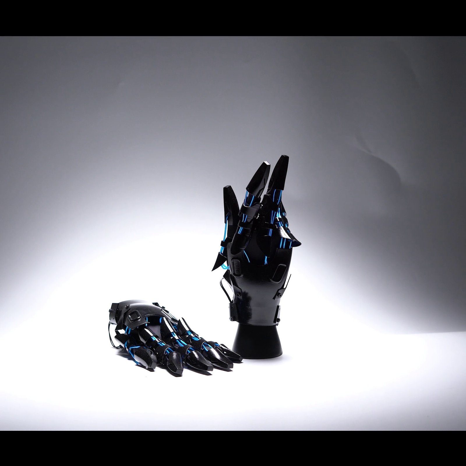 Knight-Style Luminous Gloves - Image 4