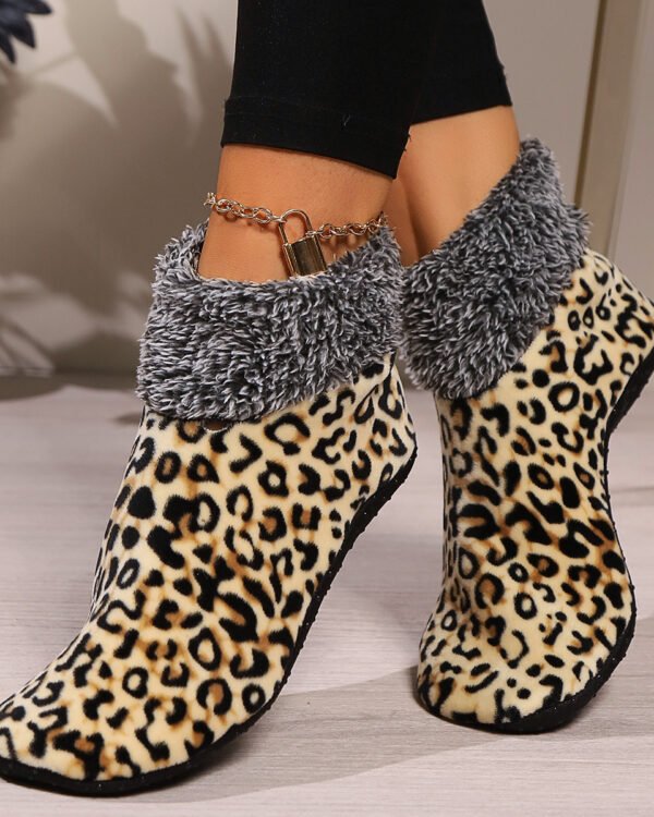 Leopard Knit Winter Socks.