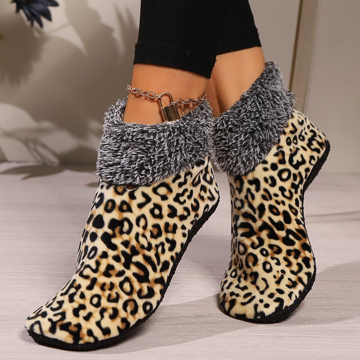 Leopard Knit Winter Socks.
