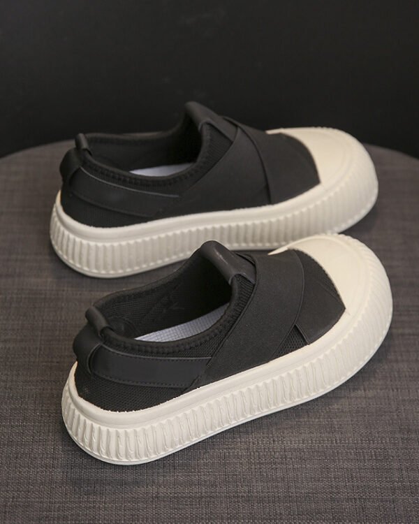 Alternative view of Minimal Everyday Comfort Flats