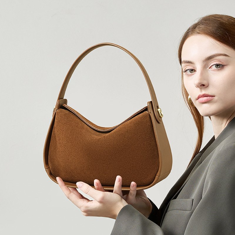 Soft Curve Minimal Shoulder Bag
